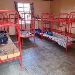 sanierung-kinderheim-maltahoehe-urzustand-vorher-betten-am-fenster-2023-0003